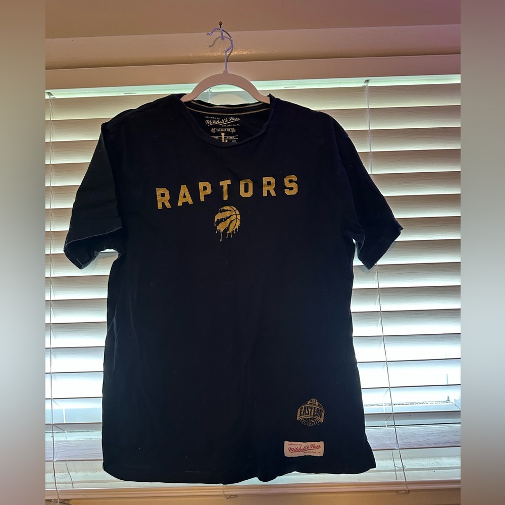 Mitchell & Ness Black Toronto Raptors - (Size Large) T-Shirt